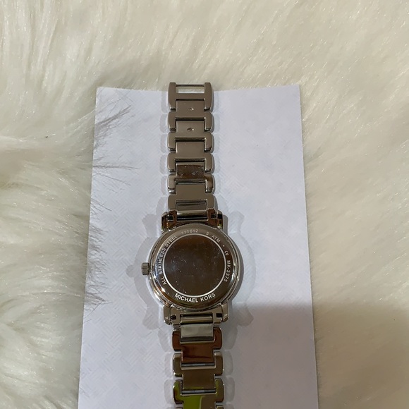 🌸MICHAEL KORS used in excellent condition. 💯 authentic with box. - Picture 7 of 10